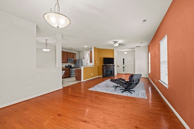 Building Photo - Beautifully Maintained 3-Bedroom Townhome with Bonus Room in Desirable Community