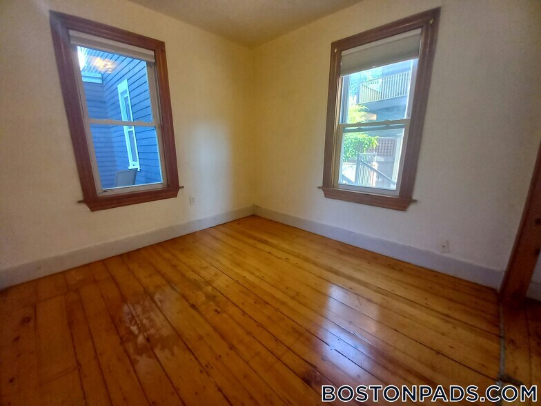 Building Photo - 42 Jay St