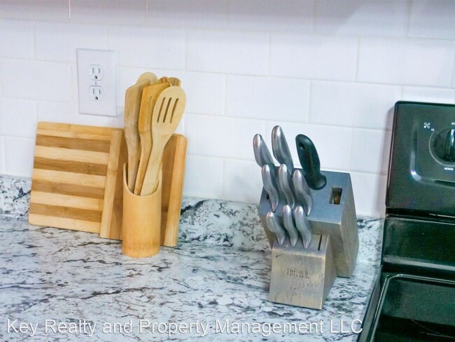 Building Photo - 2 br, 1.5 bath House - 8131 NW 23rd St - 8...