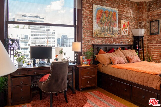 Building Photo - 460 S Spring St