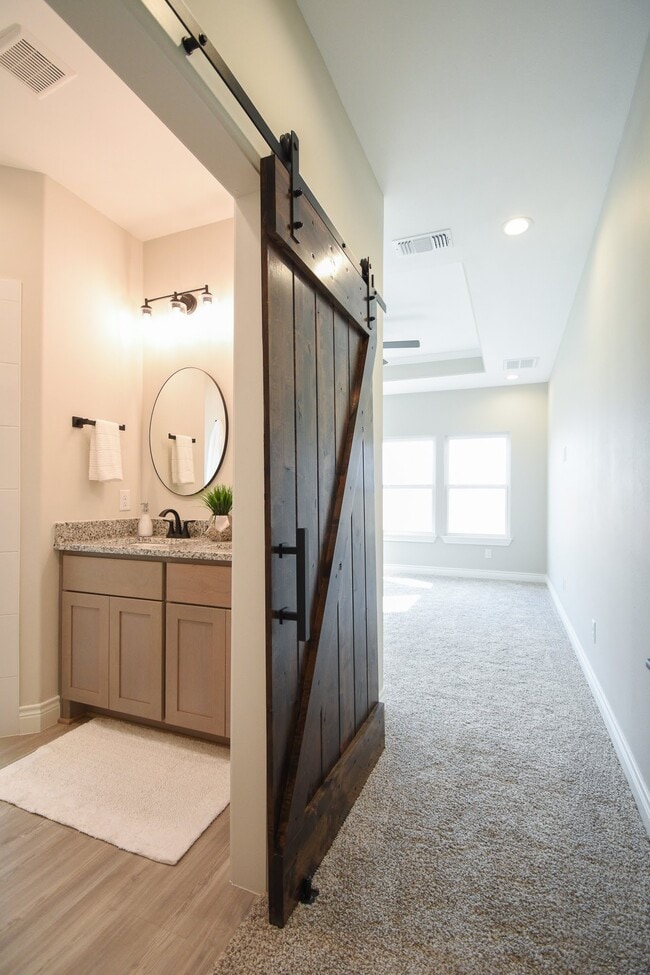 Building Photo - 516 Windy Way Dr