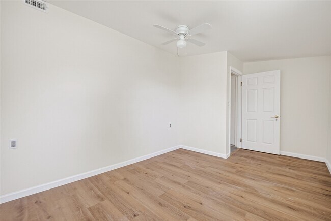 Building Photo - 7950 Longridge Dr