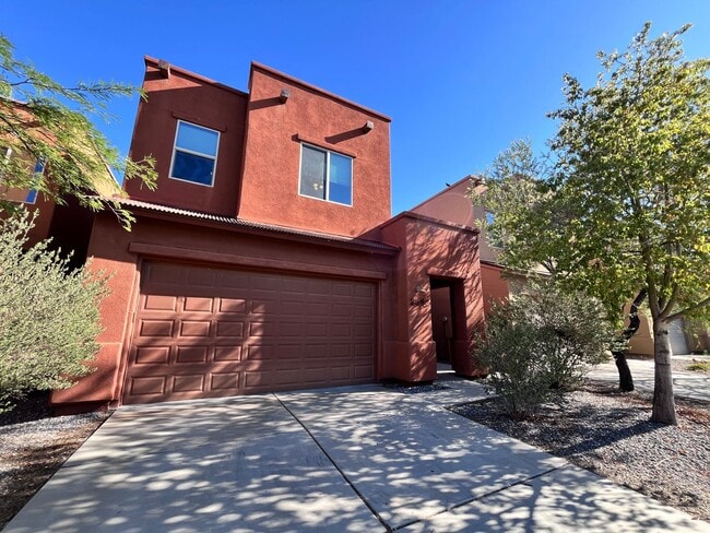 Building Photo - Central- FURNISHED 4 bedroom/ 3 bathroom h...