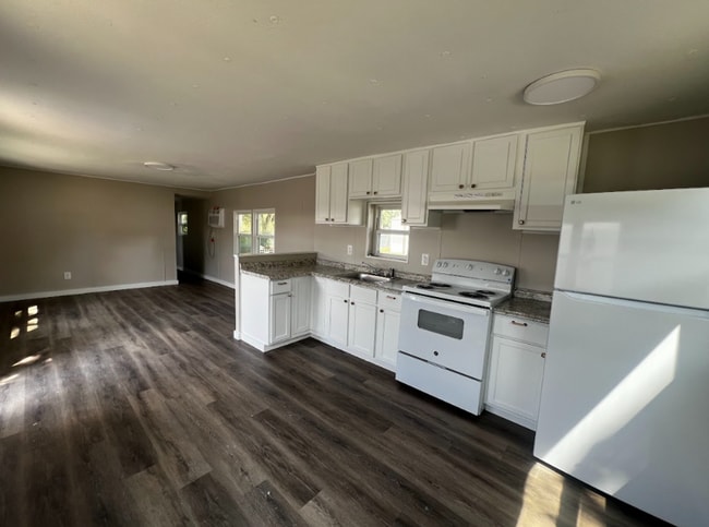 Building Photo - Welcome Home to Silver Lake