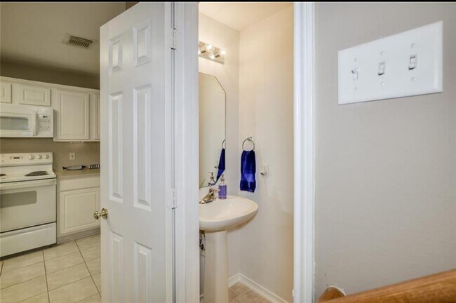 Building Photo - 51 Marble Rock Pl