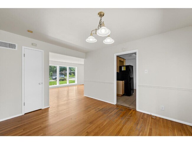 Building Photo - 718 Wenneker Dr