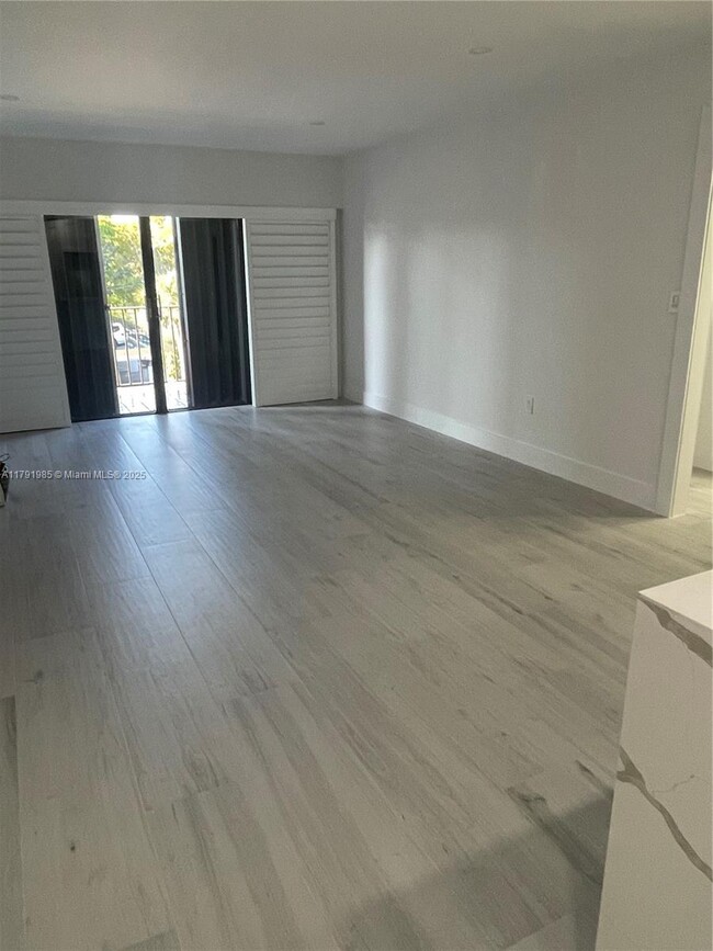Building Photo - 575 Crandon Blvd