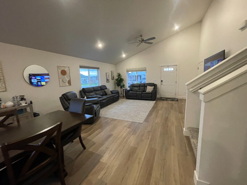 Building Photo - 715 Thrice Lp