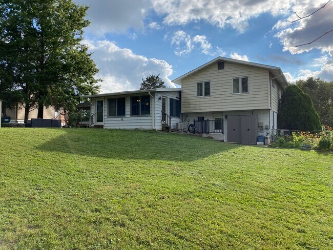 Building Photo - 5910 King James Dr