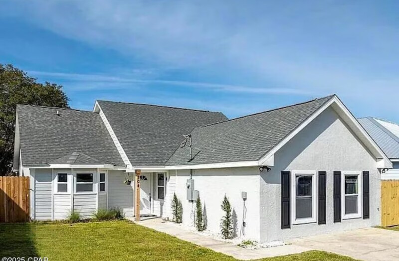 Primary Photo - 104 Oleander Cir