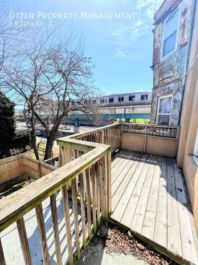 Building Photo - 2BR/1BA University City Apt with Washer/Dr...