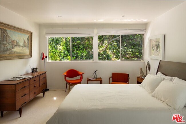 Building Photo - 4965 Calvin Ave