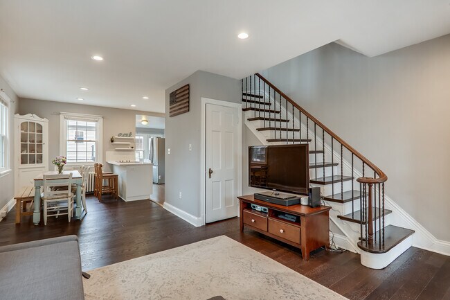 Building Photo - 513 Somerset Pl NW