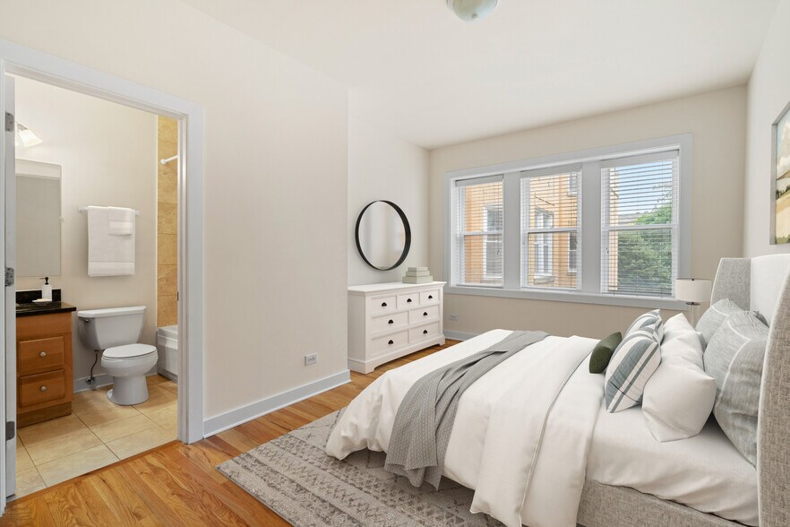 Building Photo - 1432 N Maplewood Ave