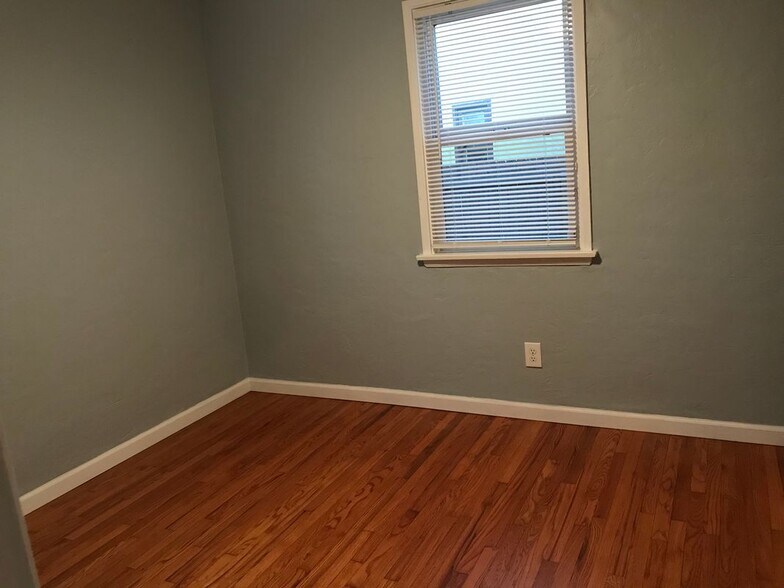 Building Photo - 3752 Meade Ave