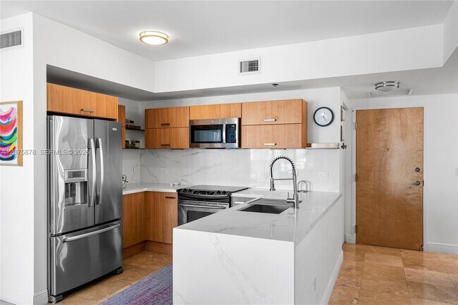 Building Photo - 350 S Miami Ave