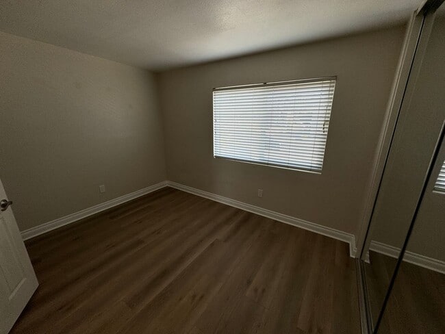 Building Photo - Galleria  Town Homes 2 Bedroom 1.5 Bath in...