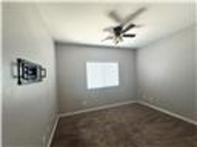 Building Photo - spacious 4 bedroom 2.5 bath home