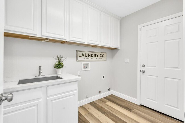 Building Photo - Gorgeous East Elk Grove Home