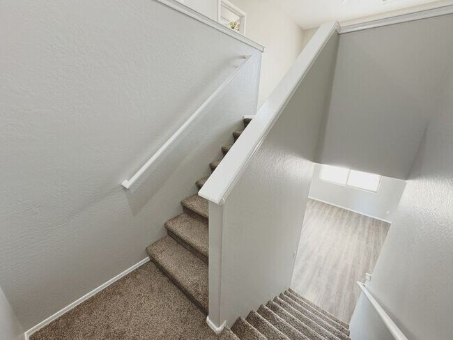 Building Photo - MOVE IN SPECILAS!! 5BD 3BA IN JOHNSON RANC...