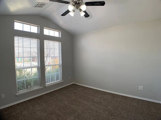 Building Photo - Spacious 4-Bedroom Home | Fenced Yard & 2-Car Garage