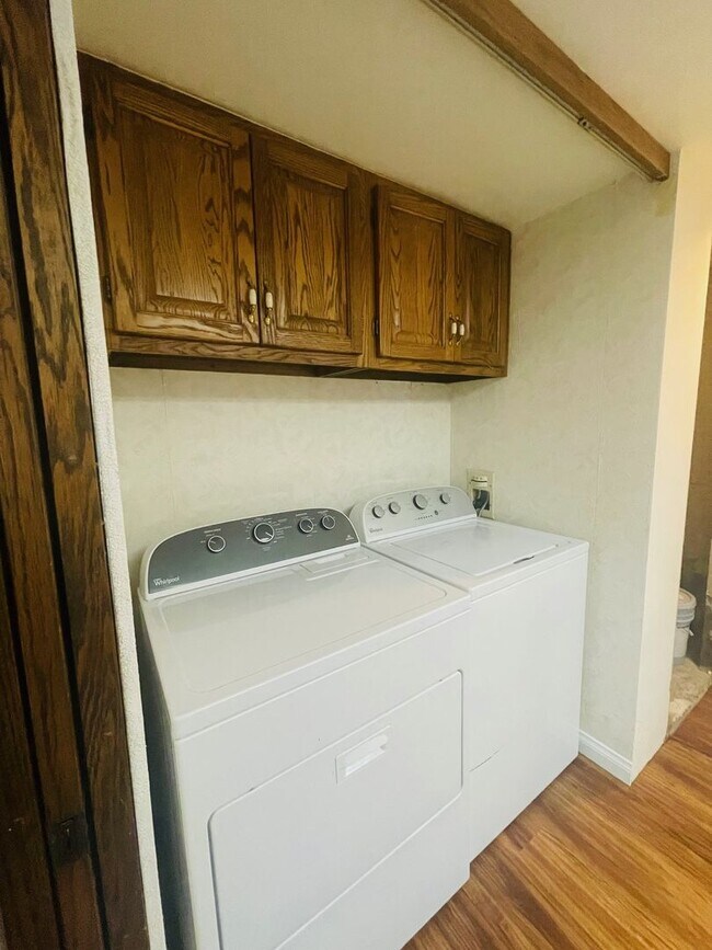 Building Photo - Commodore Condo Hawaii Kai