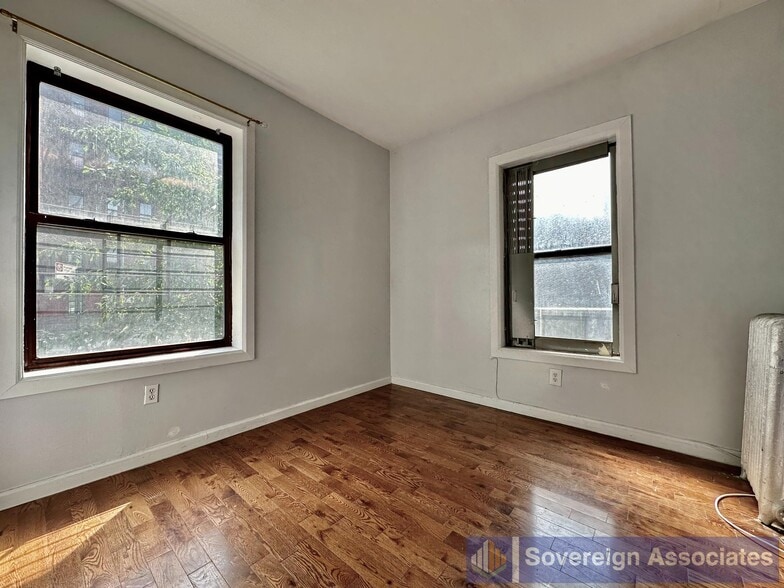 Building Photo - 518 W 204th St