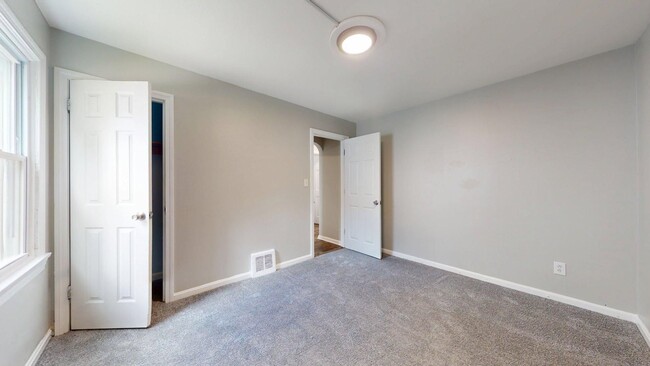 Building Photo - Fulton/W.58th neighborhood; 3 bedroom/2bat...