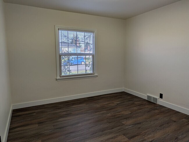 Building Photo - 1114 Skagit St