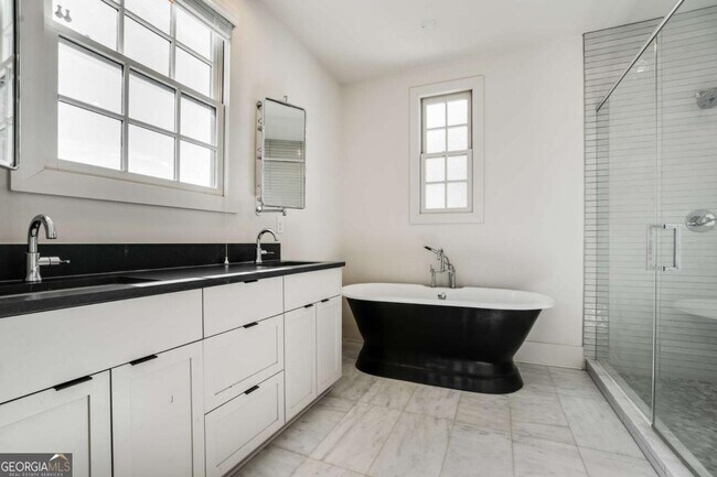 Building Photo - 160 4th St