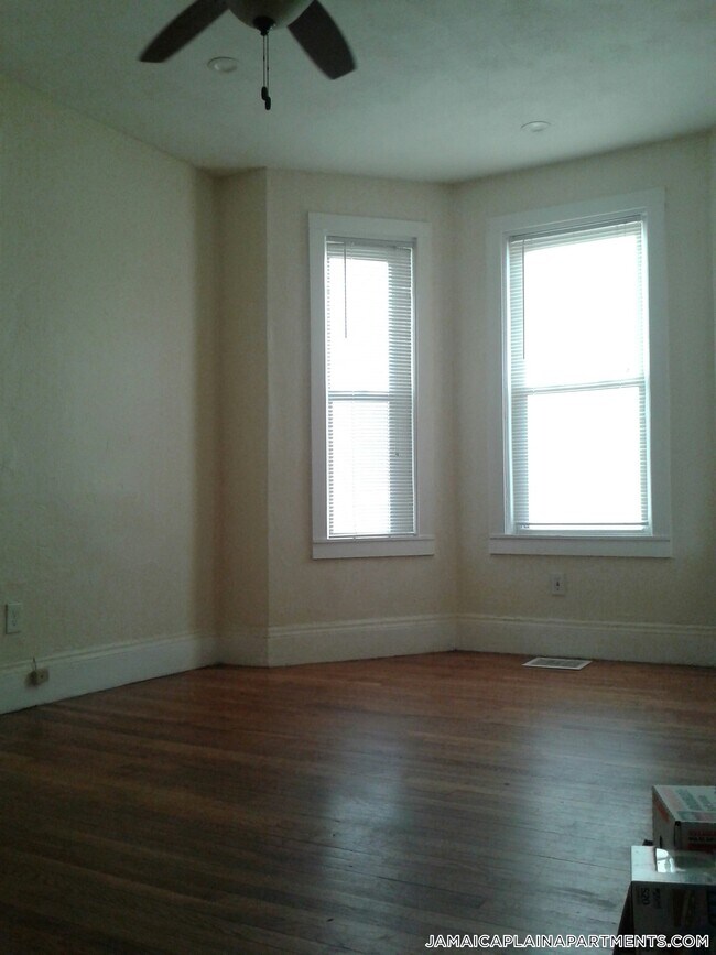 Building Photo - 108 Hyde Park Ave