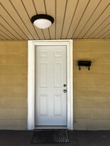 Building Photo - 859 4th St Dr NW