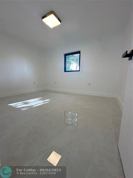 Building Photo - 4101 SW 48th Ct