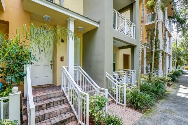Building Photo - 406 SW 14th Ave