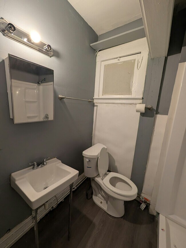 Building Photo - 1169 E 60th St