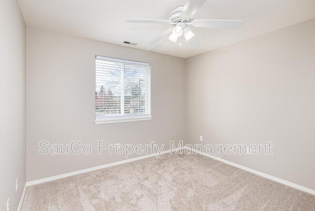 Building Photo - 1383 NE Dutch Ln