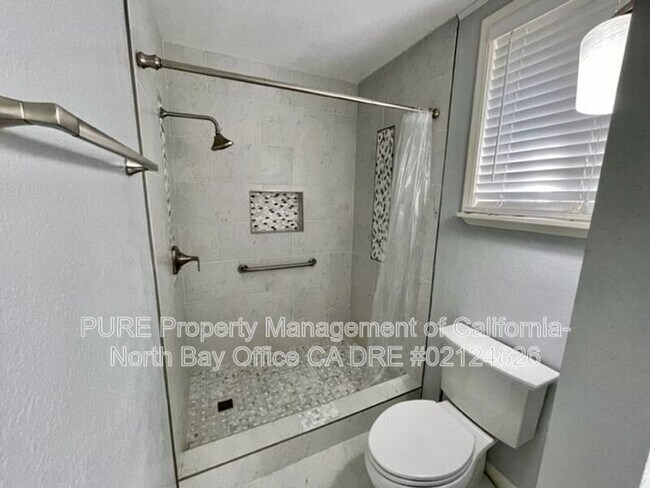 Building Photo - 211 Ridgeview Dr