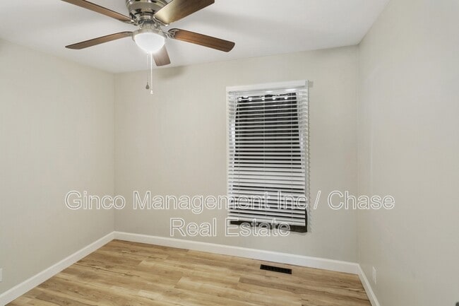 Building Photo - 215 E Maxon Ln