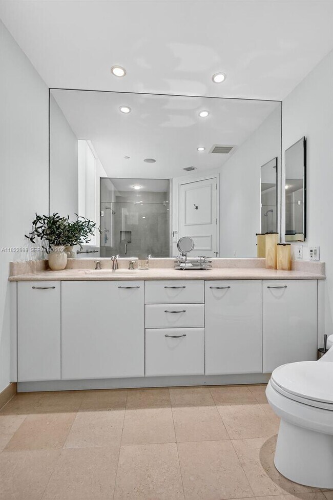 Building Photo - 20155 NE 38th Ct