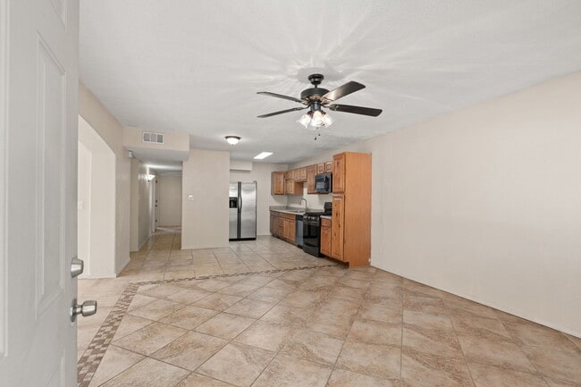 Building Photo - 1178 Calle Madera