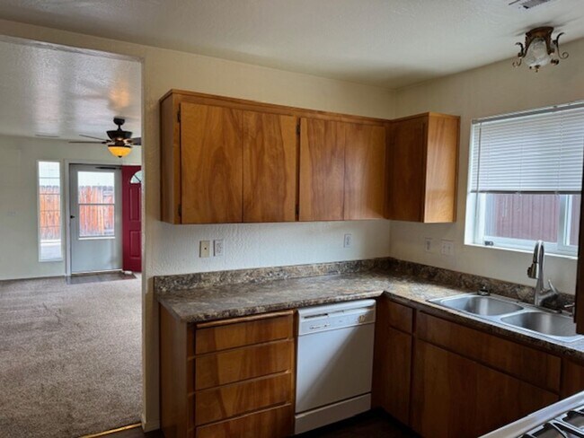 Building Photo - 118 SHAST A&amp;B