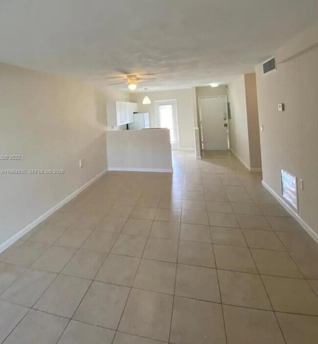 Building Photo - 1600 NE 114th St