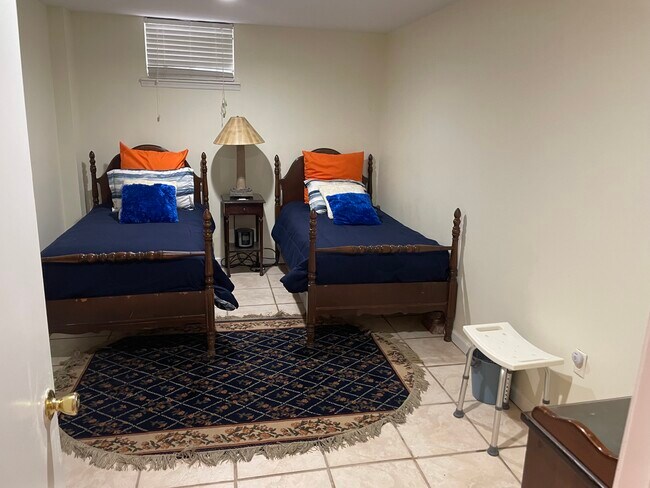 Twin bed set - 29 10th Ave W