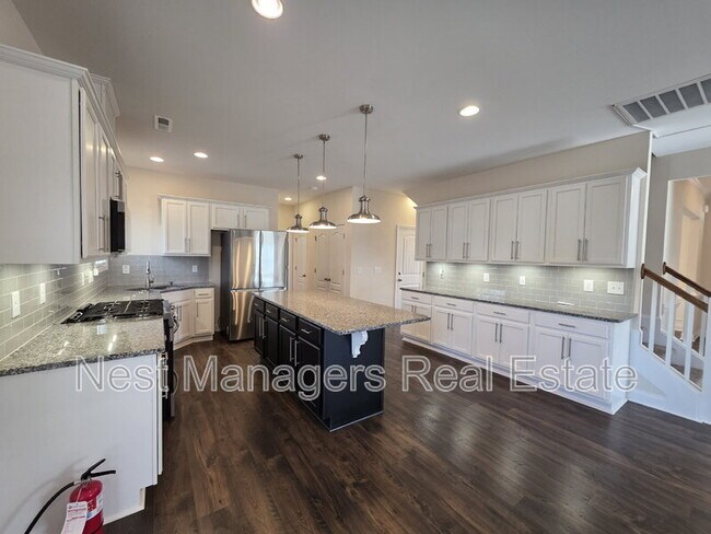 Building Photo - 2418 Cedar Rdg Ct