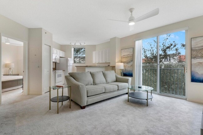 Building Photo - 630 S Sapodilla Ave