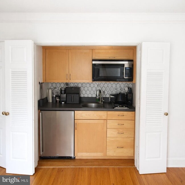 Building Photo - 9 Palmer Square W