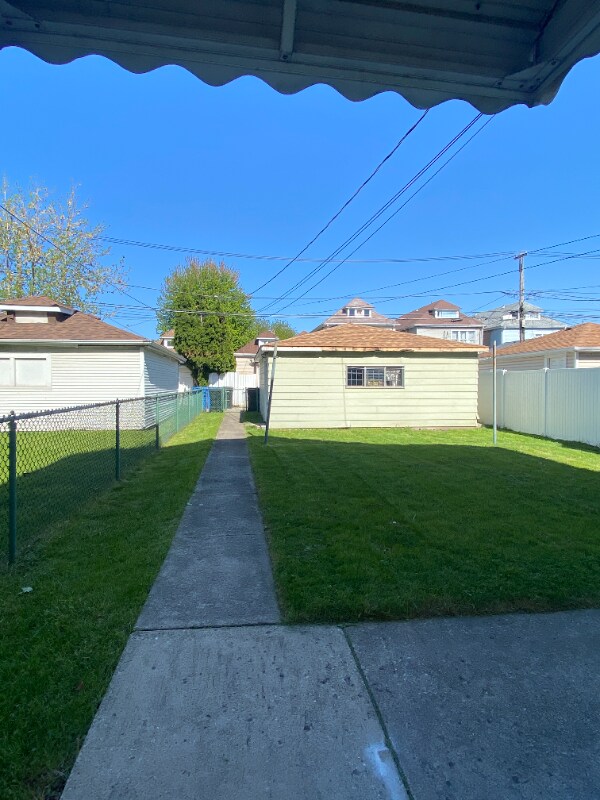 Building Photo - 4815 S Springfield Ave