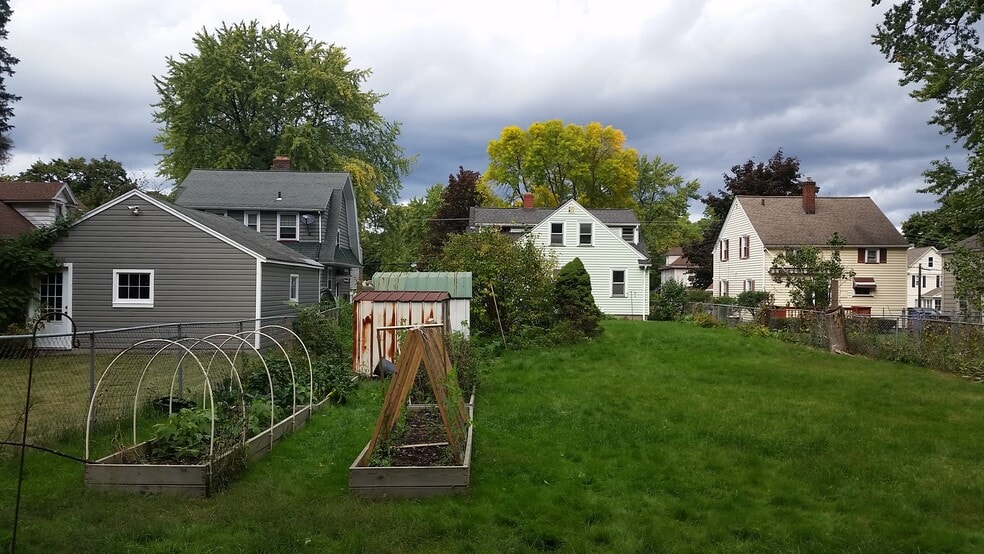 Building Photo - 1721 Blossom Rd