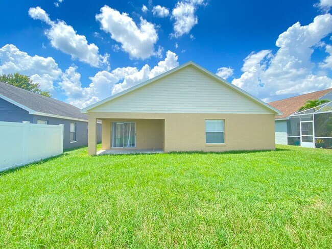 Building Photo - Beautiful Spacious 4 Bedrooms 2 Bathrooms ...
