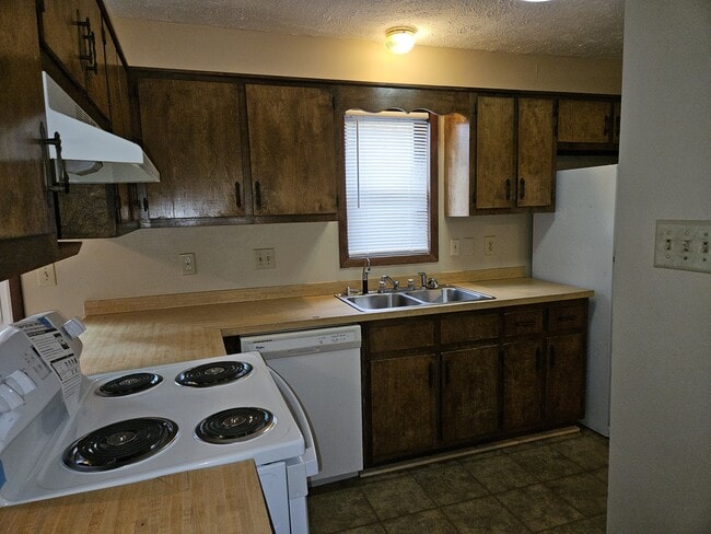 Building Photo - 831 Rumford Pl